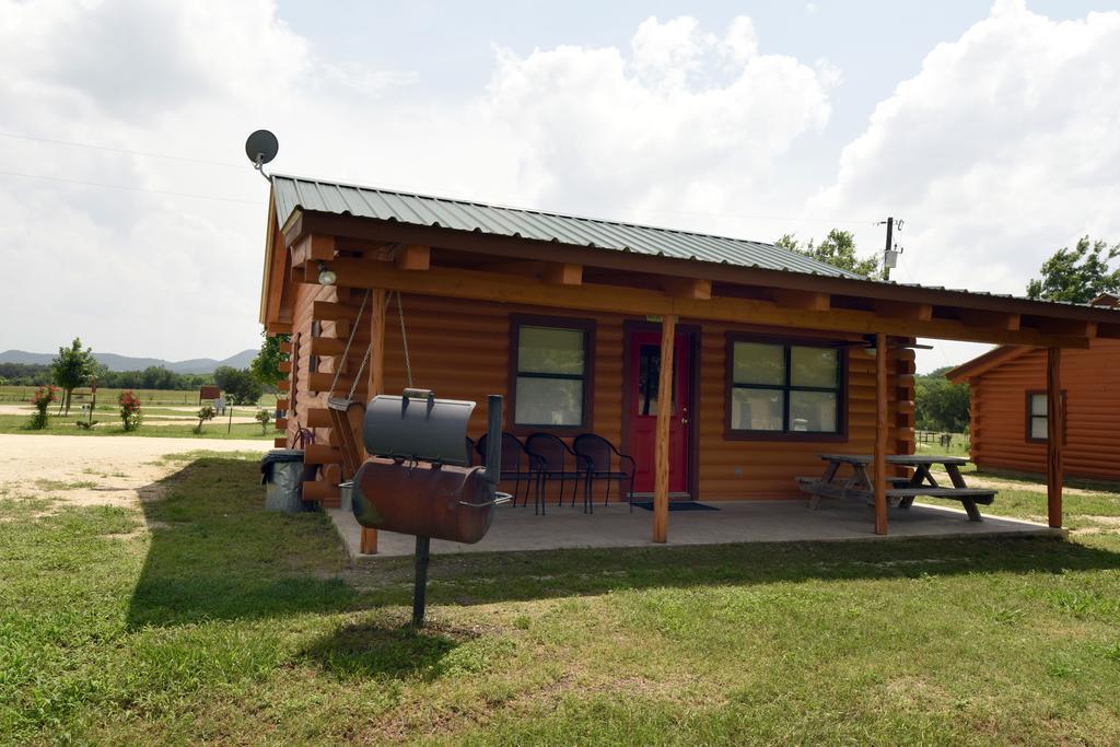 River Bluff Cabins Rio Frio Экстерьер фото