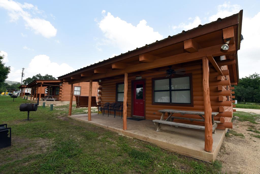 River Bluff Cabins Rio Frio Экстерьер фото
